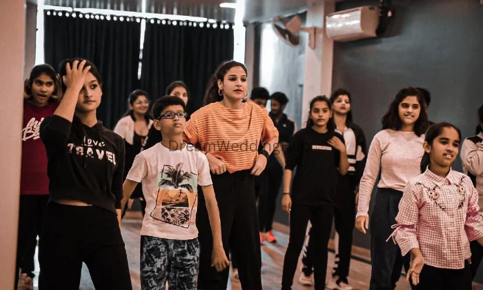 Move the dance space